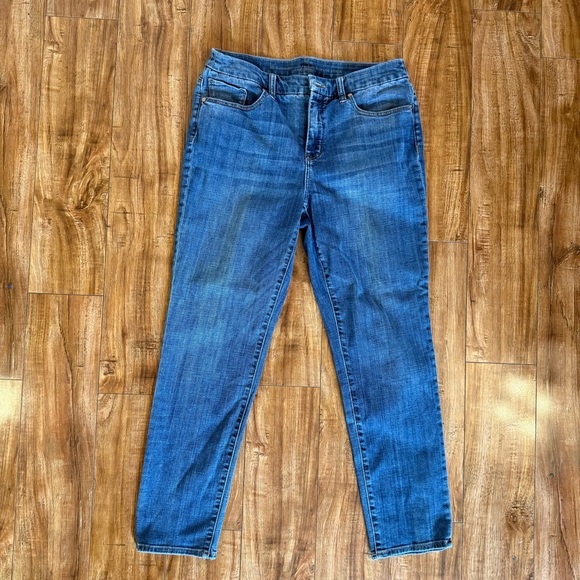 CHICOS Women’s Blue Girlfriend So Slimming Slim Ankle Jeans Size 0.5 (6) - Picture 2 of 13